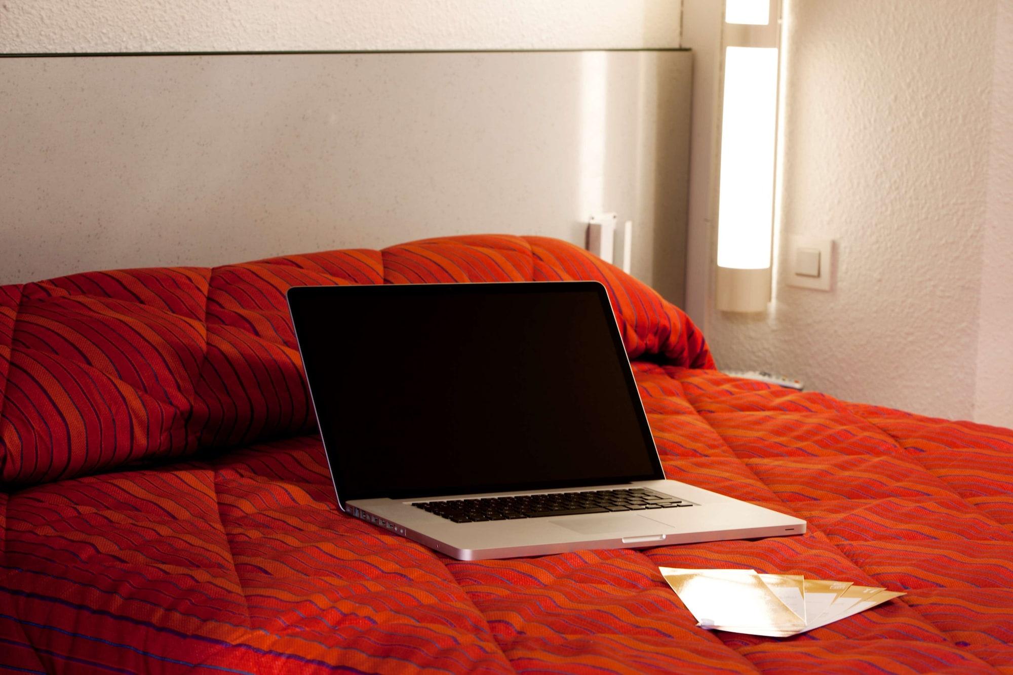 แปรมีแย กลาสส์ โรอาน แปร์โรซ์ Hotel Perreux ภายนอก รูปภาพ