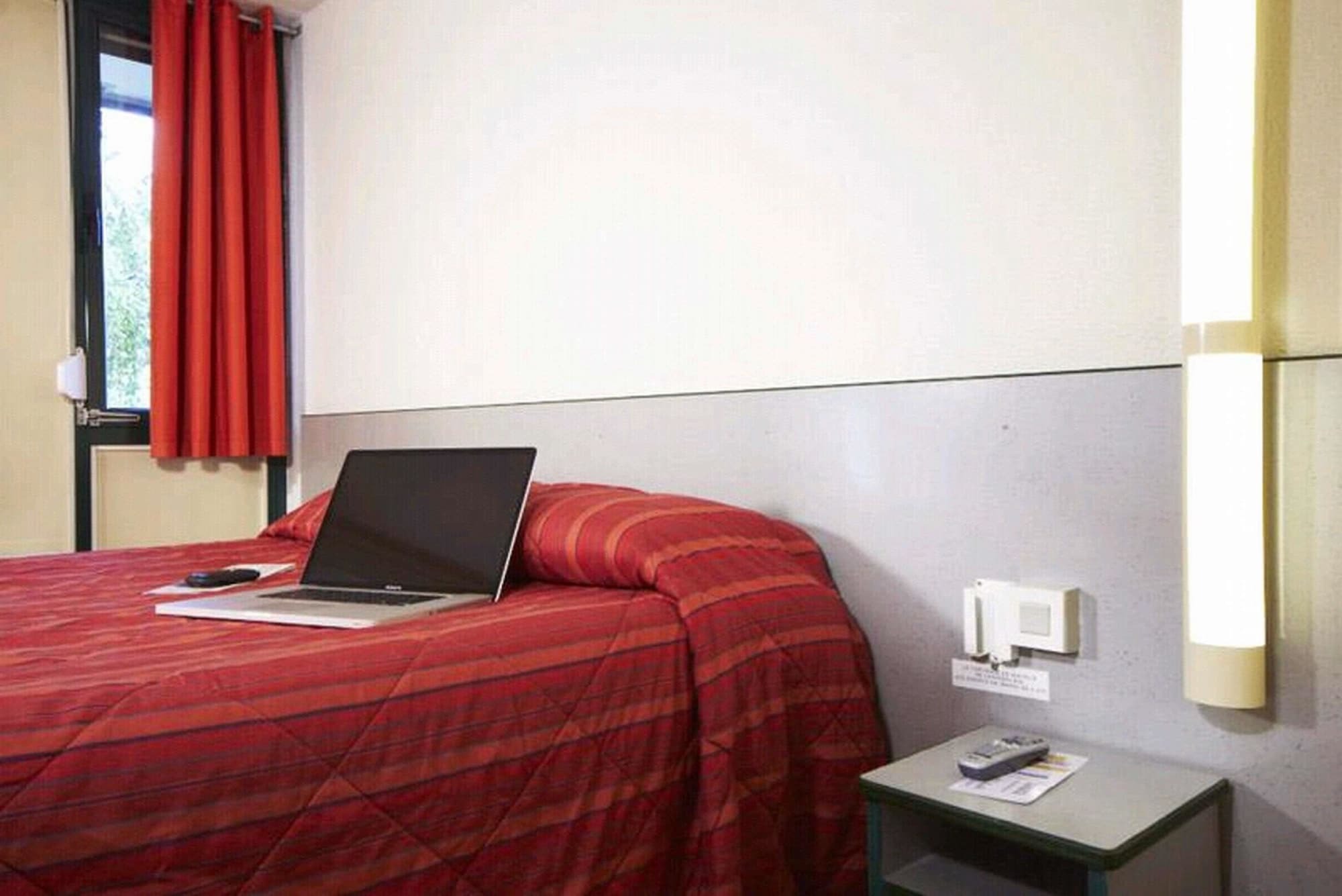แปรมีแย กลาสส์ โรอาน แปร์โรซ์ Hotel Perreux ภายนอก รูปภาพ